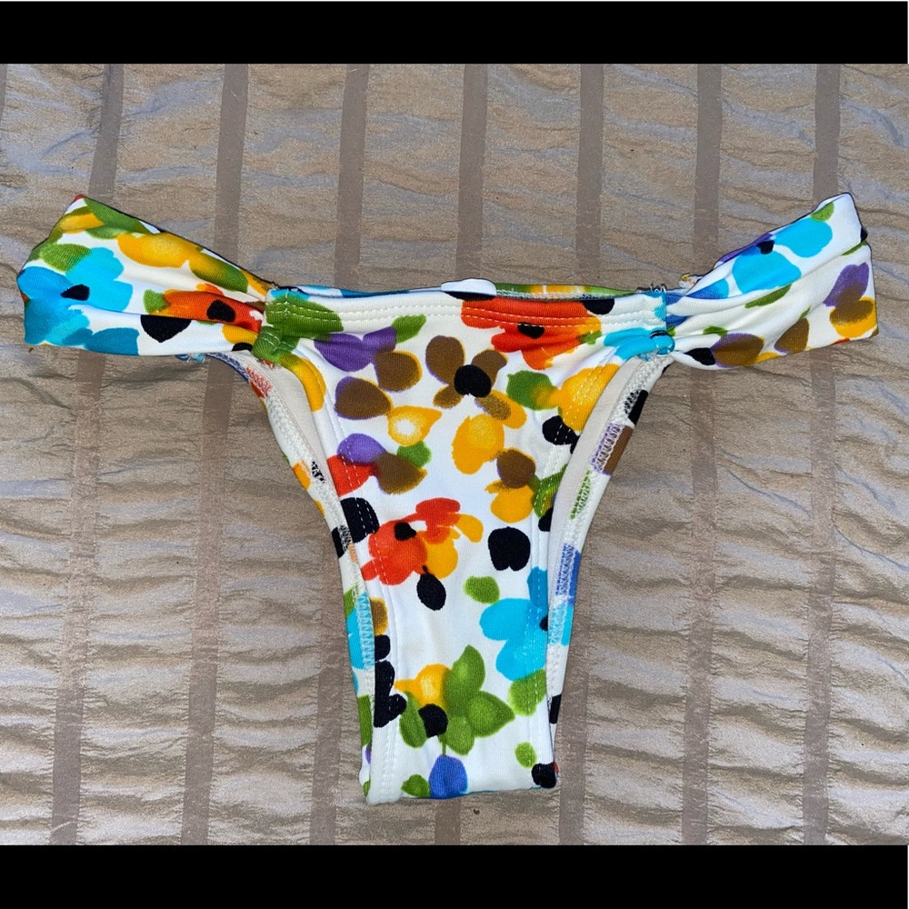San Lorenzo bikini bottoms size large
